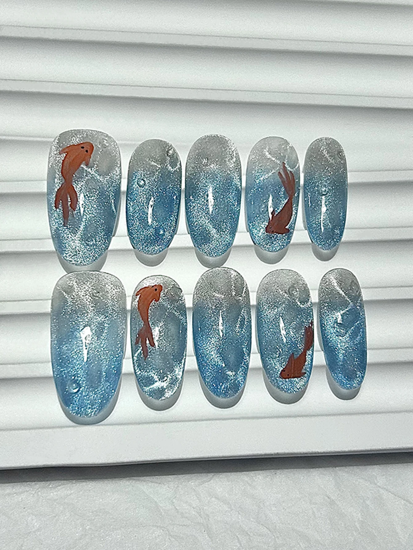 10 pezzi fata glitter occhio di gatto pressa fatta a mano sulle unghie ghiacciaio blu sottomarino koi acqua ondulazione unghie finte rimovibili riutilizzabili
