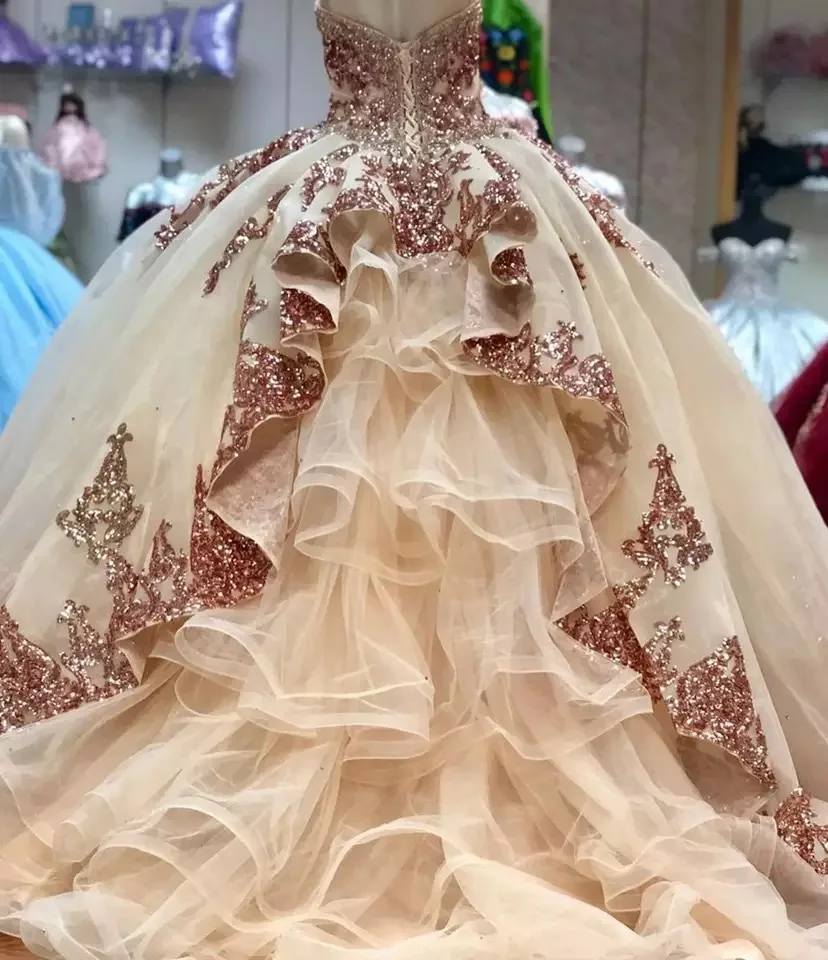 LUCYSHIHATTU بريق الترتر الدانتيل منقوشة الكرة ثوب Quinceanera فساتين لحضور الحفلات الموسيقية انفصال جولييت كم طويل