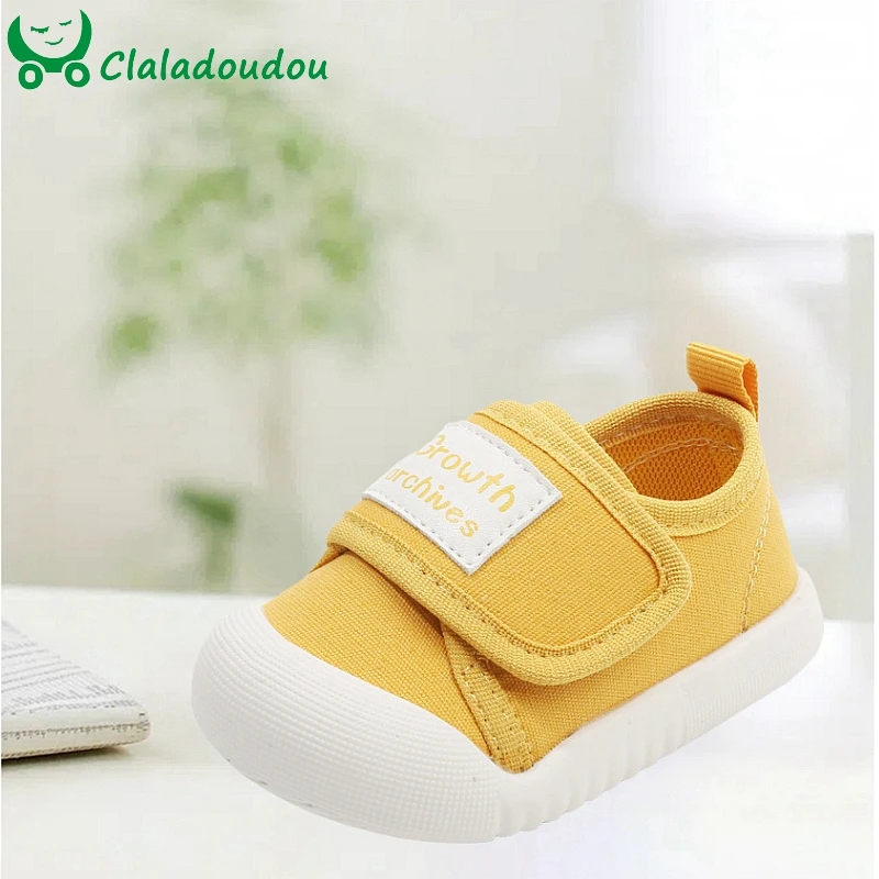 

Claladoudou 2024 New Baby Canvas Shoes Toddler Boys Barefoot Shoe Solid Soft Sole Girls Outdoor Tennis Fashion Kids Sneakers