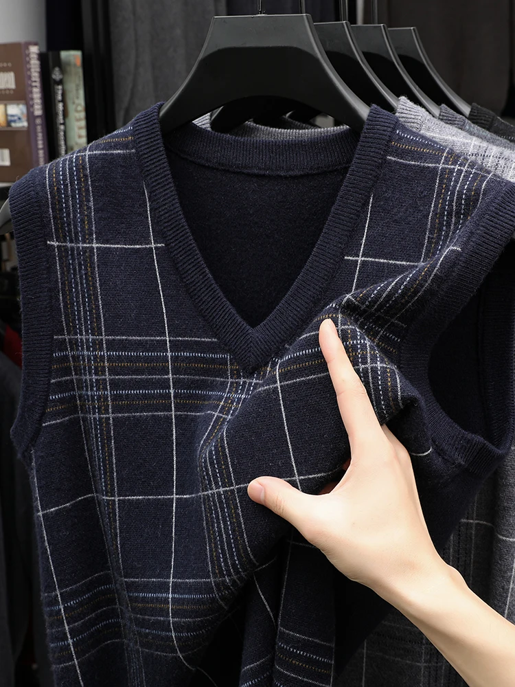 

New Men's V-neck Vest, Autumn and Winter Thick Sweater, Vest Knitted Sweater