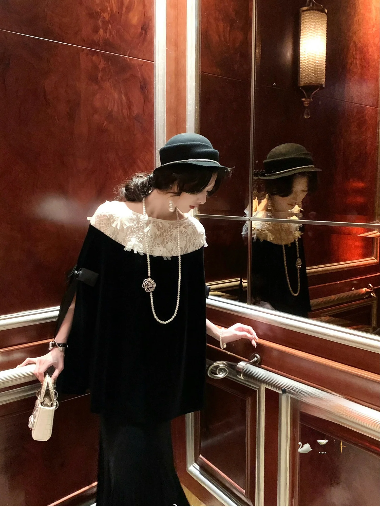 

Элегантный комплект из бархатного пальто с кружевной вышивкой и шелковой бархатной юбки с узлом, для осенних свиданий, женская одежда