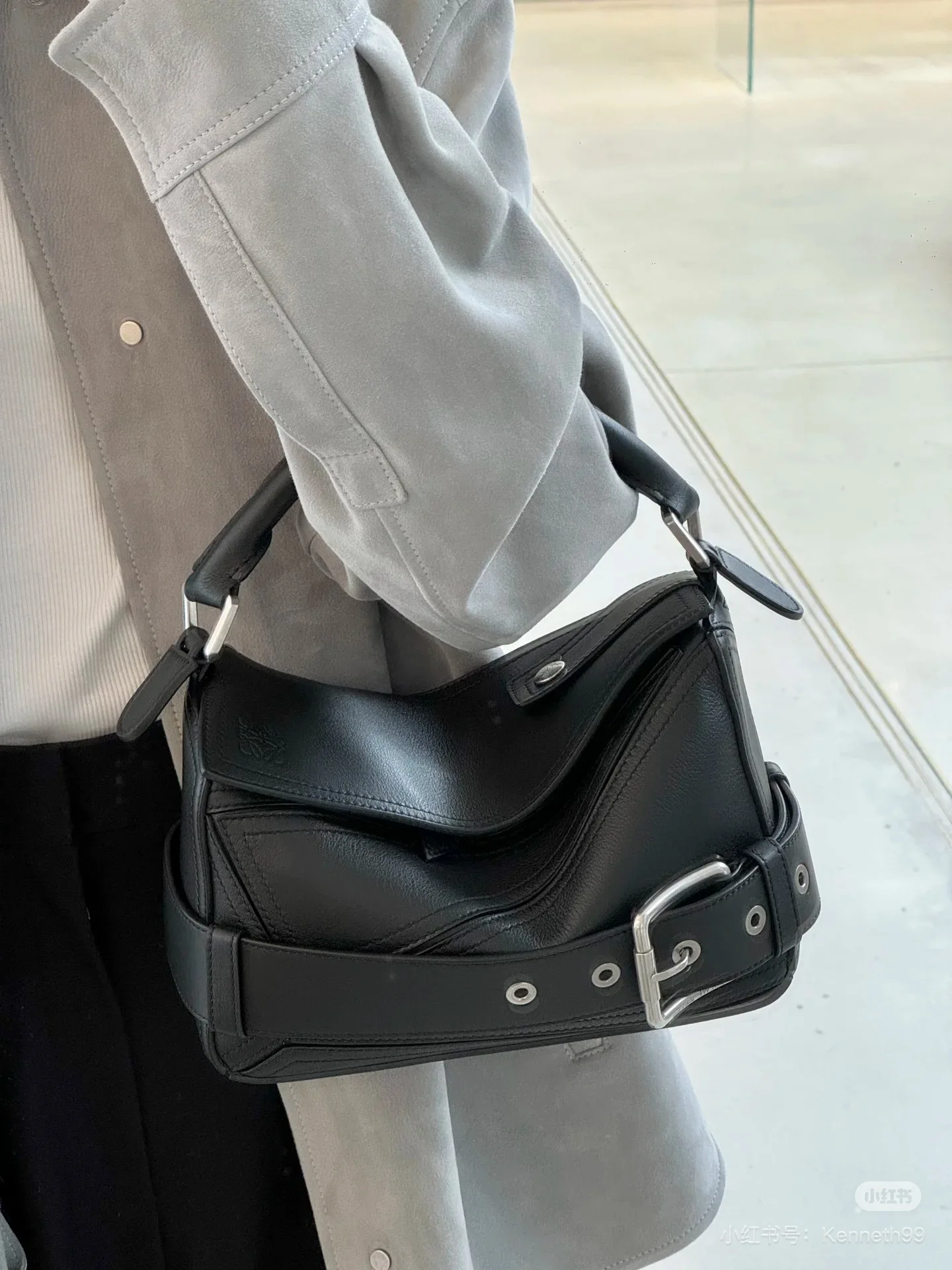 

Punk 2025 New Locomotive Geometric Leather Women's Bag Portable Commuter Casual Versatile Large Capacity Shoulder Messenger Bag