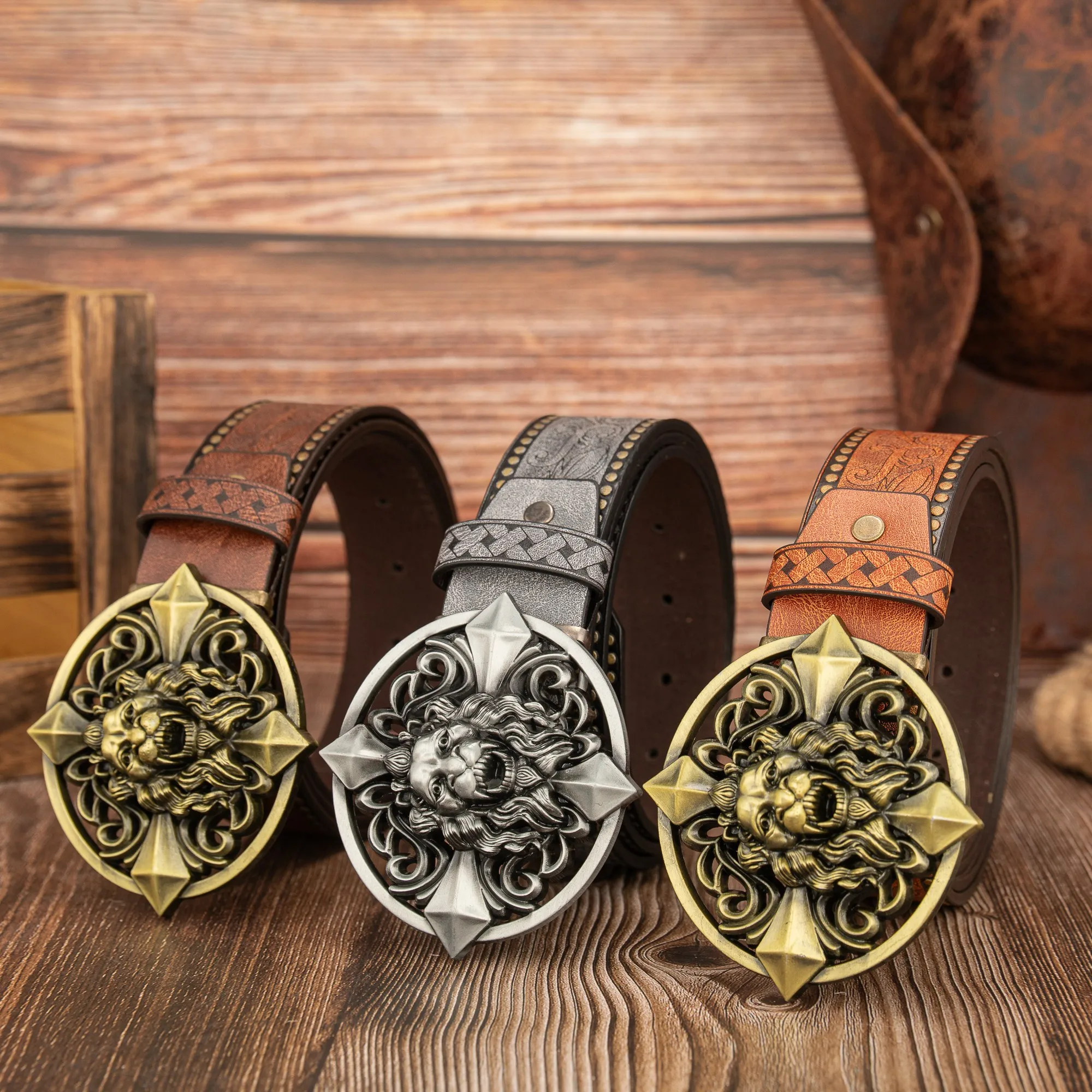 Universal for both men and women. Crystal-encrusted lion head zinc alloy buckle. PU feather embossed handpainted decorative belt