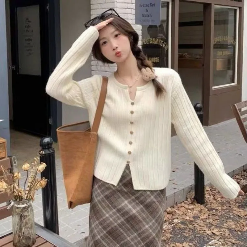 Women Autumn Korean Slim Solid Color O-neck Long Sleeve Bottoming Shirt Tops Tops Ladies Sweet All-match Knitting Cardigan Coat