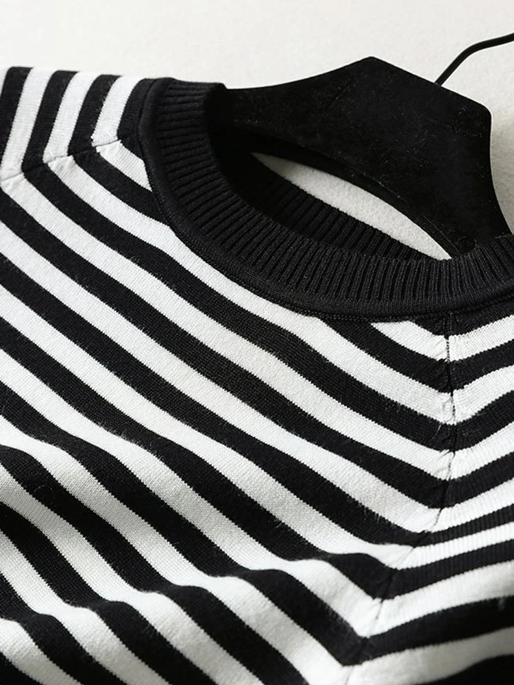 Summer Short Sleeve Striped Pullover Women Sweater Knitted 2022 Sweaters O-Neck Tops Korean Pull Femme Jumper Female White Black