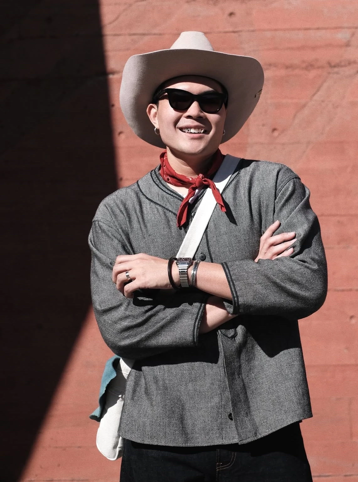 

Visvim Kofu Dugout IRT LS 22AW: Тканая бейсбольная куртка-жакет для ношения под одеждой, свободный крой, молодежный стиль, смесь хлопка, льна и шерсти.