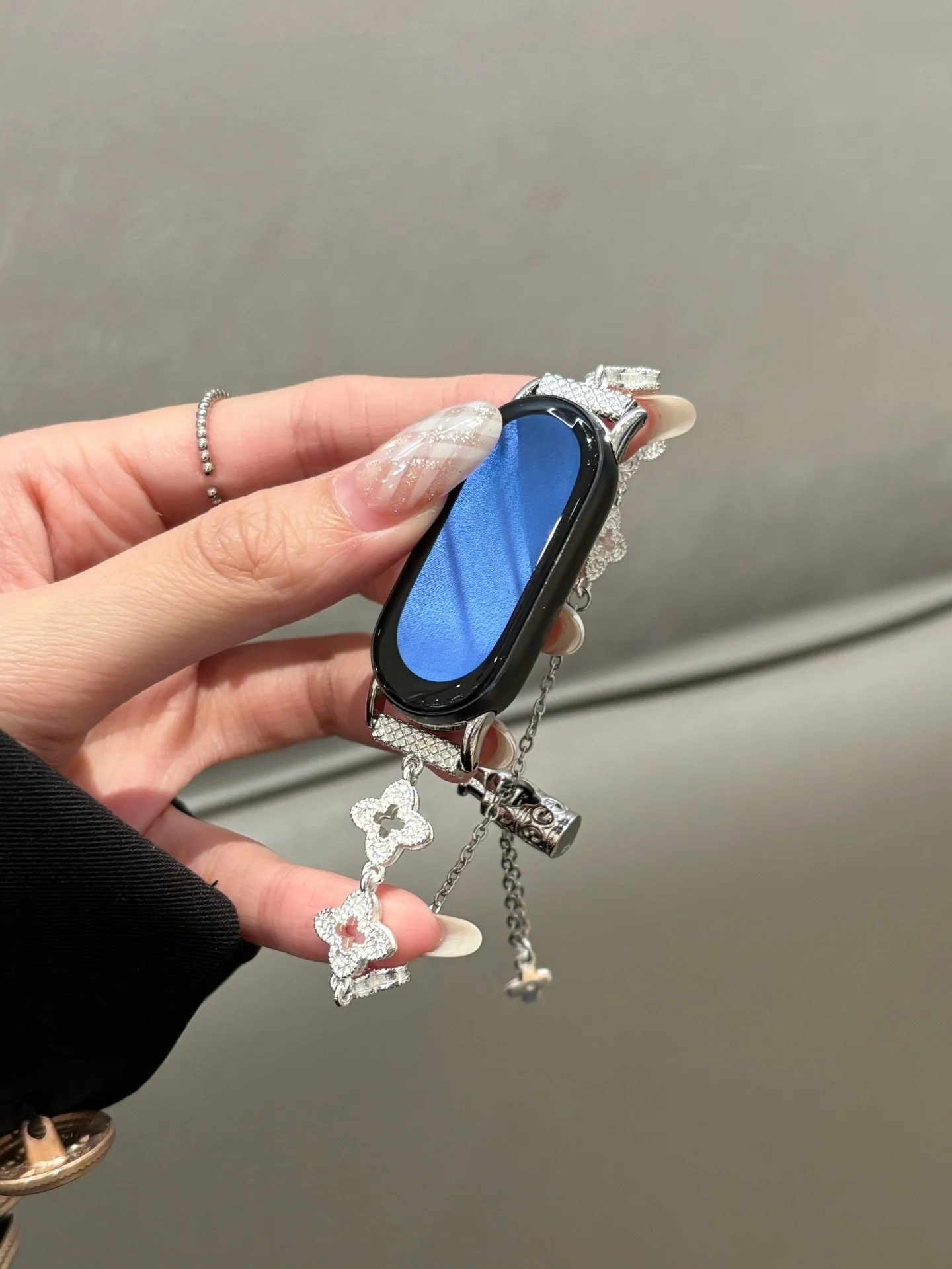 

Hollow out four-clover metal strap suitable for Xiaomi Band 8Pro/9Pro，For Mi band 3/4/5/6/7，8/8NFC/9/9NFC/10/10NFC，For Redmi Wat