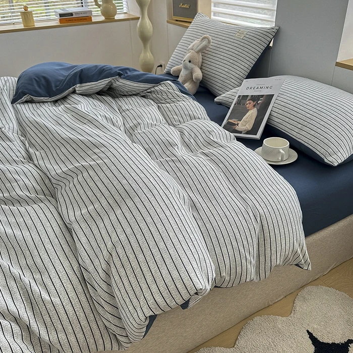 

2025 New Simple and Skin-friendly Four-piece Set of Bed Sheets and Duvet Covers Student Striped Checkered Quilt Cover