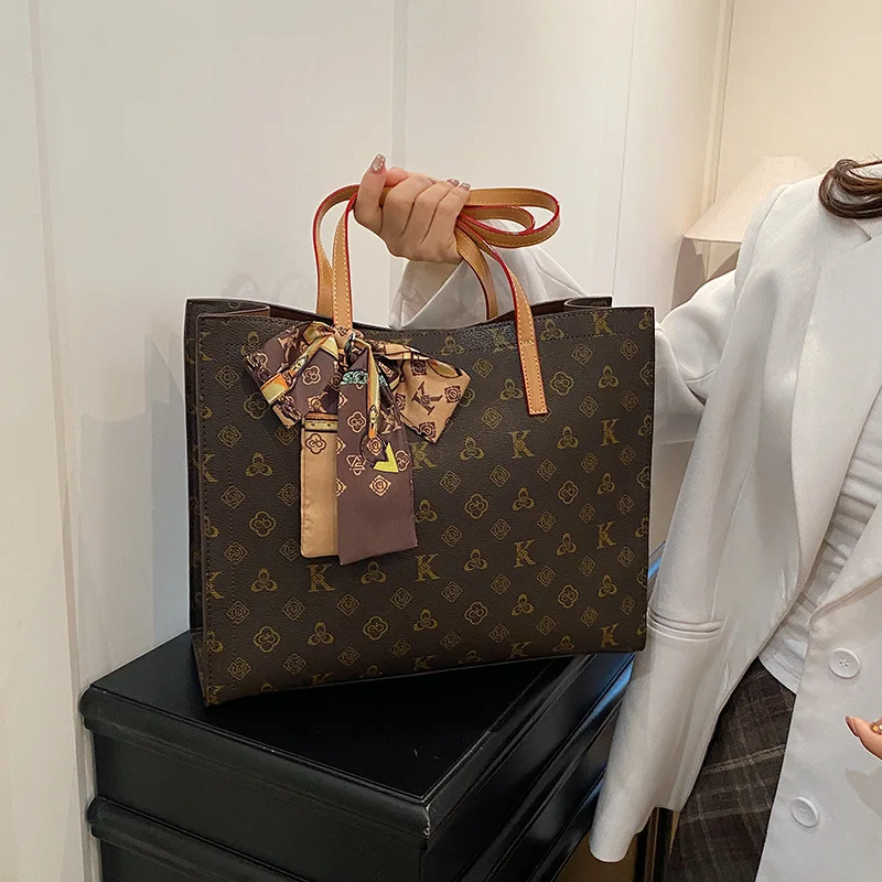 

Дизайнерская большая сумка с монограммой для женщин, 2026, просторная рабочая сумка, многосторонняя сумка через плечо, винтажная шикарная эстетичная сумка ​