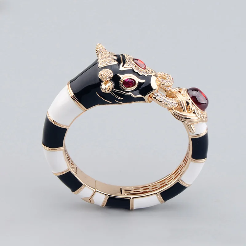 European and American Fashion Enamel Black And White Striped Cattle Titanium Steel Inlaid AAA Zircon Luxury Animal Bracelet