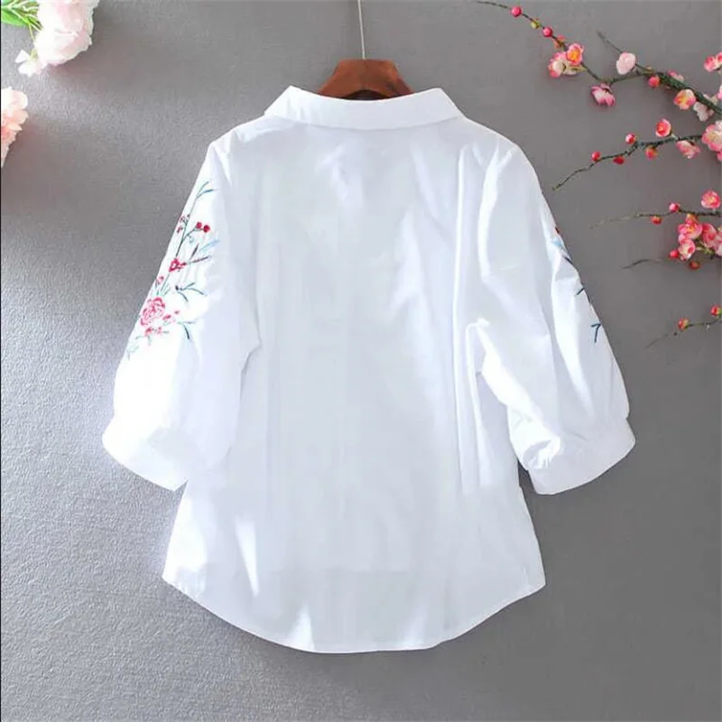 Loose Embroidery Flower Blouses Women Shirt Retro Literary Half Sleeve Summer Woman Shirt Lapel Lantern Sleeve Thin Female Shirt