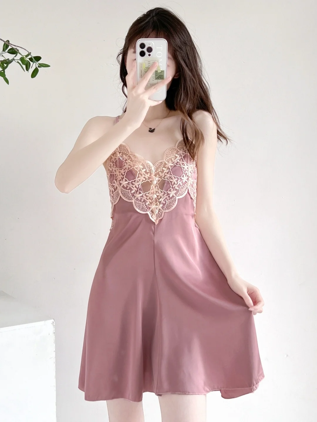 

Sweet Sexy Lace Strap Sleep Dress Large Size 300 Pounds Summer Ice Silk V-neck Short Skirt High Sensation Beautiful Back Home...