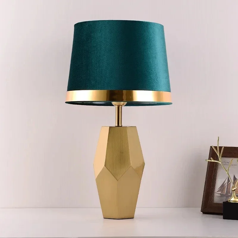 Post-Modern European Retro Cloth Desk lamp Light Luxury Wind hotel living  light Bedroom Bedside Lamp American Table Light