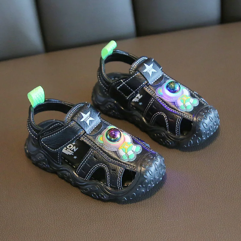 Children's Sandals LED Lights New Summer Boys' Baotou Cartoon Illuminated Sandals Anti Slip and Breathable Fashion Sand Shoes