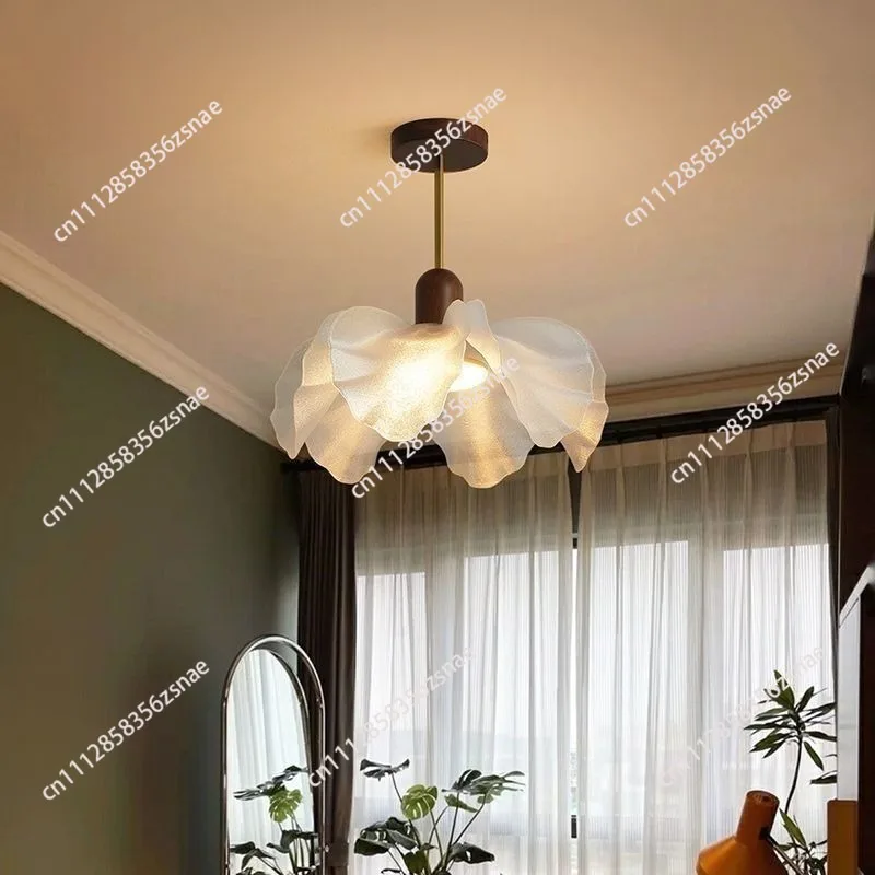 French chandelier vintage chandelier Song aesthetic 2026 bedroom light new petal bedroom study chandelier