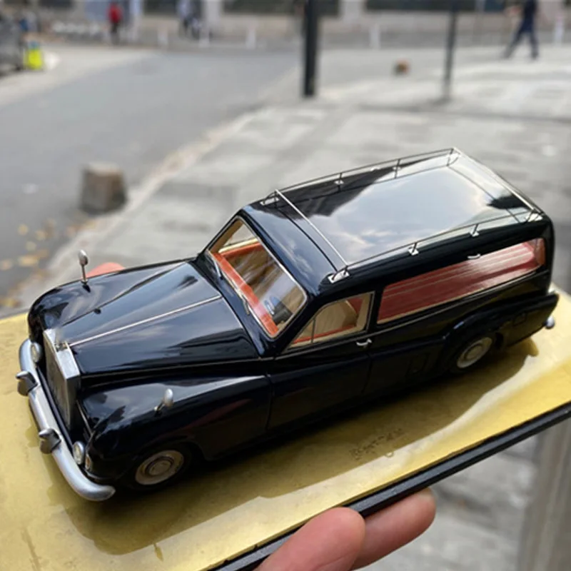 Resin 1:43 Scale 1963 V - Hearse Vintage Car Model Nostalgia Classic Adult Toy Collection Static Display Ornament Gift Souvenir