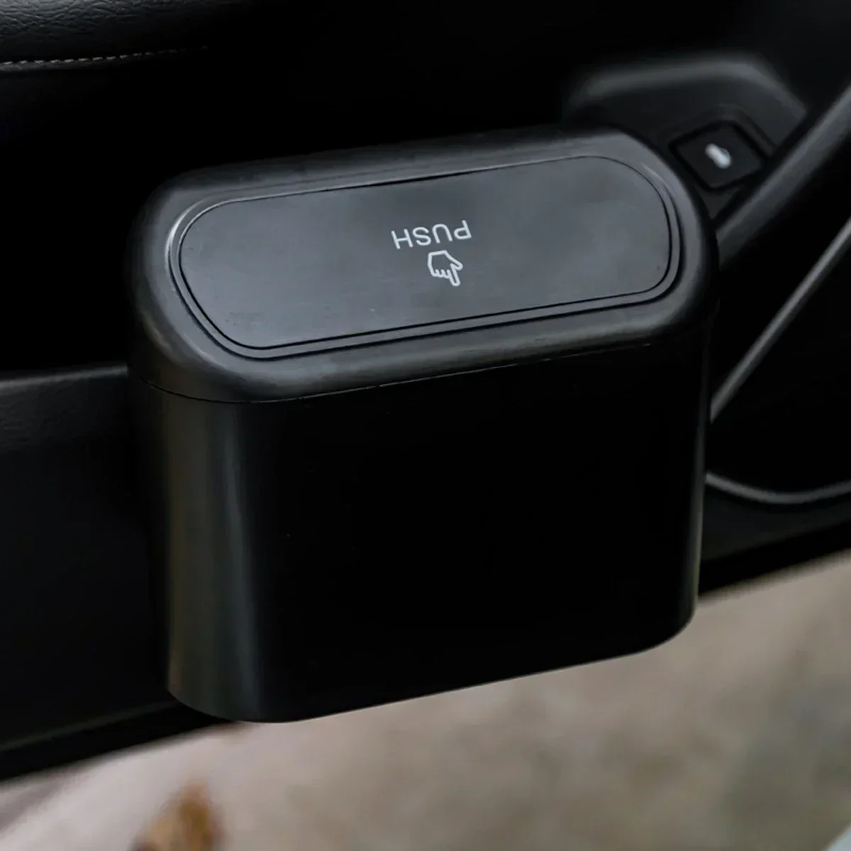 Cubo de basura para coche, caja de almacenamiento colgante para basura de vehículo, cubo de basura cuadrado de presión de plástico, suministros para coche, 1 ud.