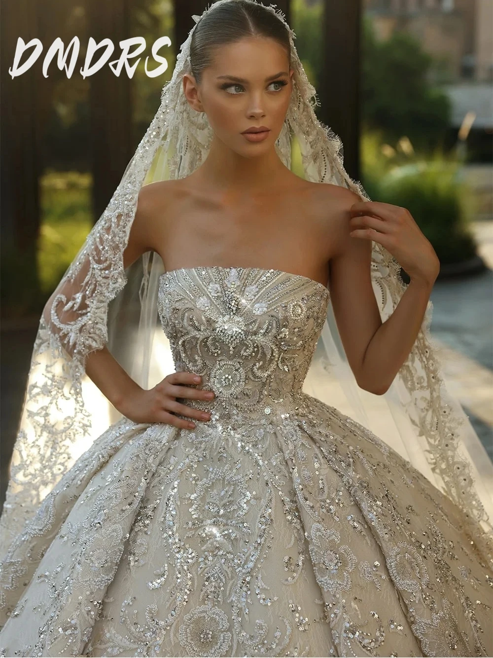 

Exquisite Strapless Beading Wedding Dress Customized Stunning Ball Gown Court Train Chic Lace Dazzling Bride Wear No Veil