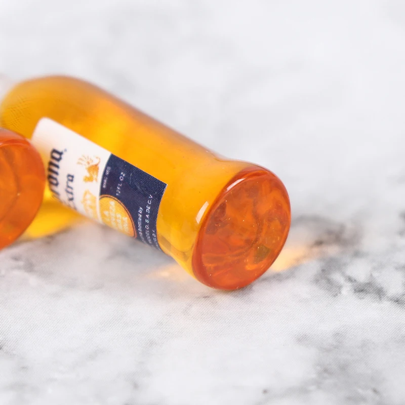 【M】10Pcs 1:6 Dollhouse Miniature Resin Beer Bottle Simulation Wine Bottle Model Doll House Accessories Kids Toys