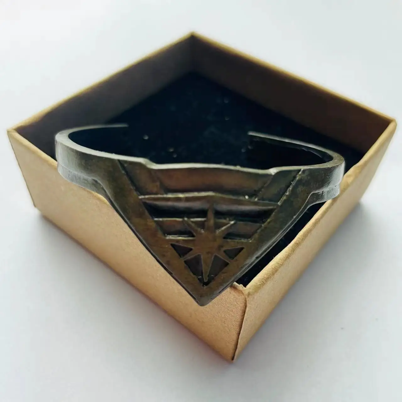 Bronze Opened Bracelet In Gift Box Super Woman Cos Metal Handwear Halloween Cosplay Accessory Holiday Birthday Gift Girl Bangle