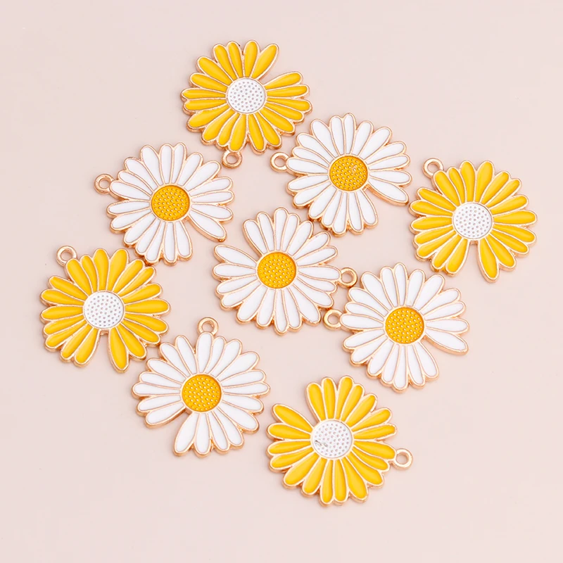 Leslie 10 Stück Emaille-Anhänger in Weiß und Gelb mit Gänseblümchen-Motiv für die Herstellung von Halsketten, Ohrringen, Armbändern, Charms, DIY-Schmuckzubehör – Detail 9
