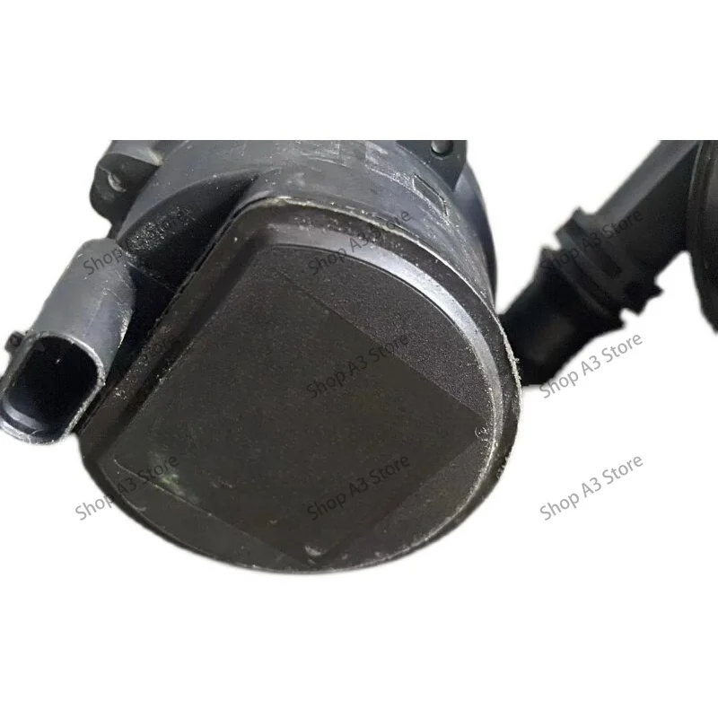 C-class W205 C200 C260 E-grade W213E200 E260 auxiliary water pump, small water pump, circulating water pump, second-hand goods