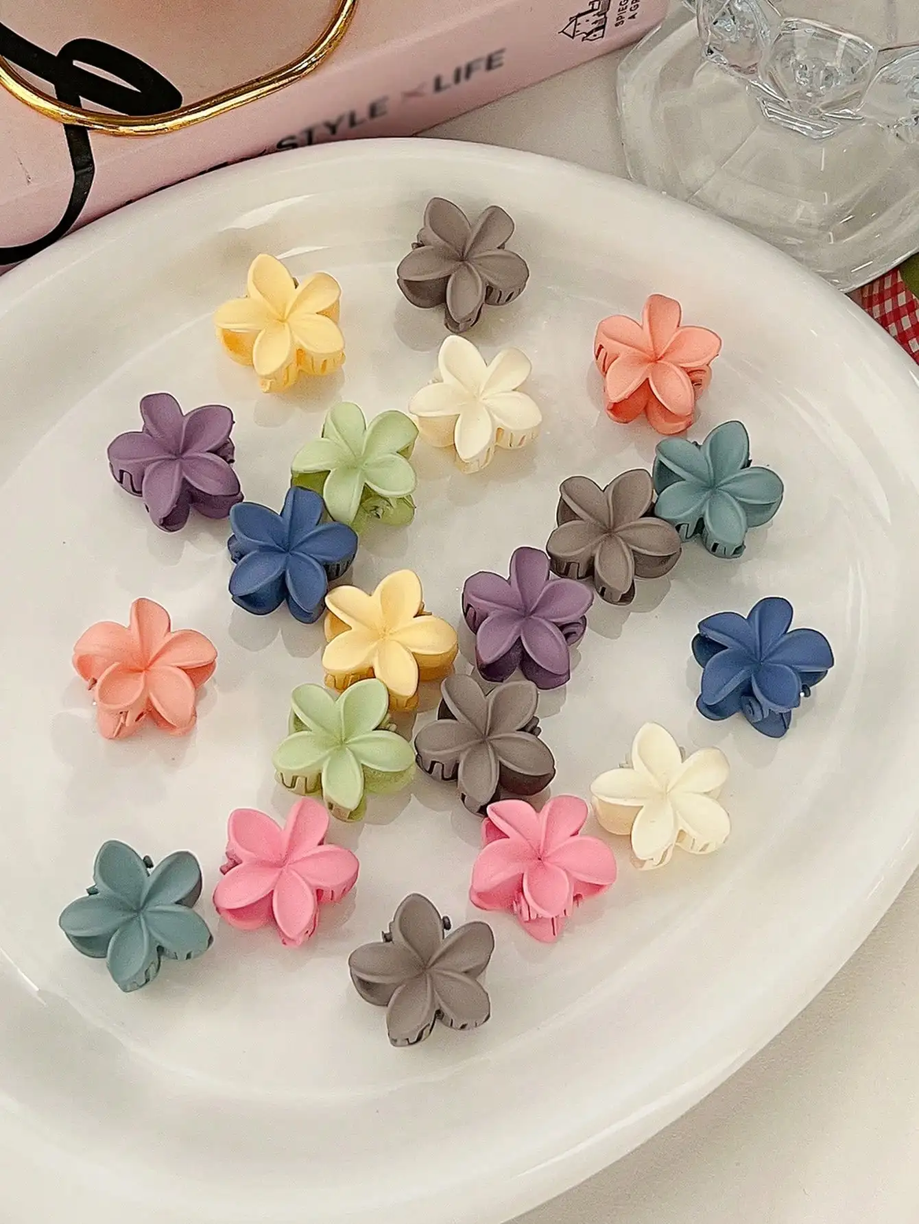 20 Stück neutrale kleine Haarklammern, niedlicher rutschfester Haarschmuck für Frauen und Mädchen, verschiedene Farben, Blumen-Haarspange für dünnes Haar – Detail 23