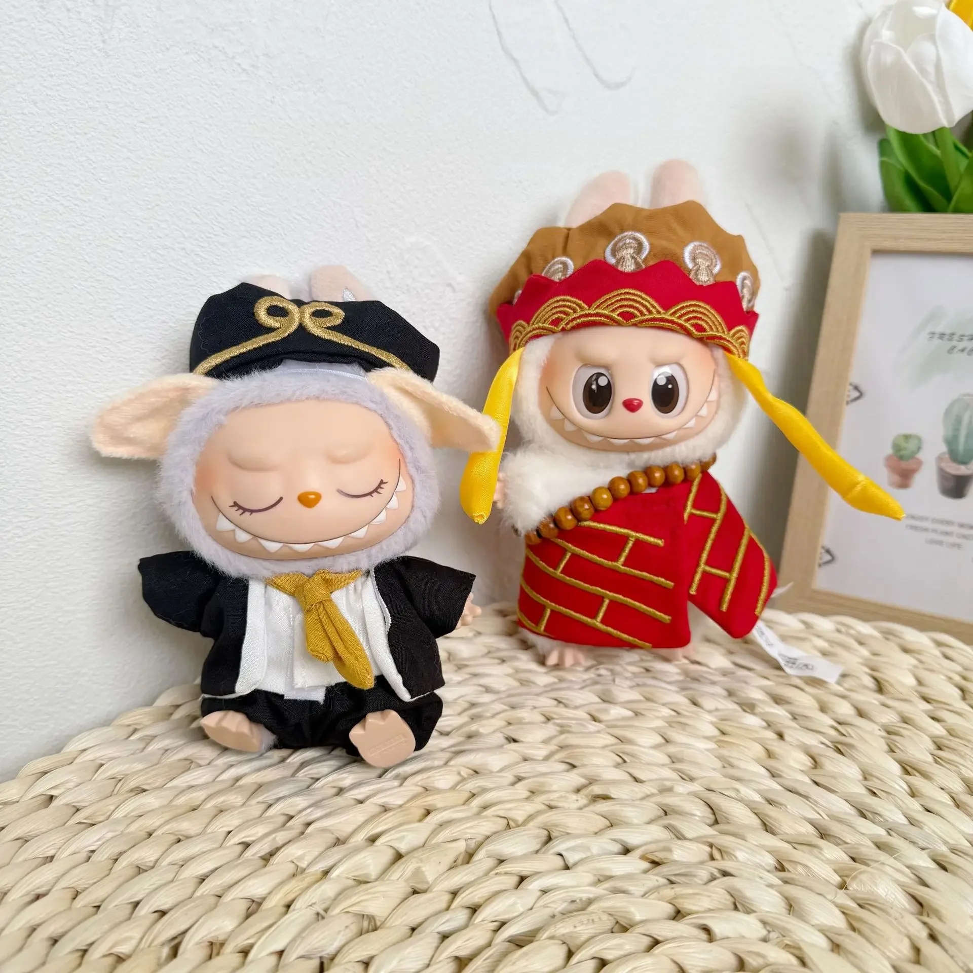 

Только одежда] Один или два поколения одежды LABUBU Tang Sanzang Pig Bajie костюмы сидит в местах Tang Priest.