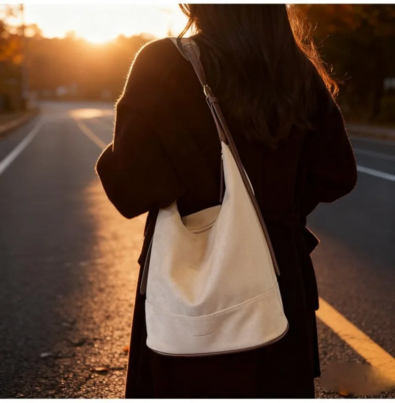 

Retro Maillard Female Bag Half-Moon Shape Hollow Out Texture Campus Students Bag Attractive