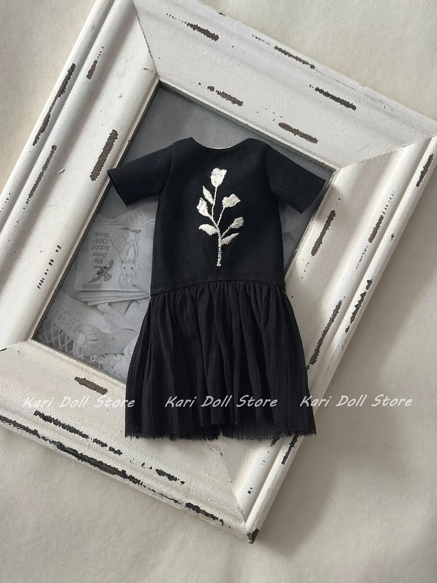 ملابس دمى كاري وفستان 2025 فستان زهري أسود مطرز لدمية Landazz Landoudou #3