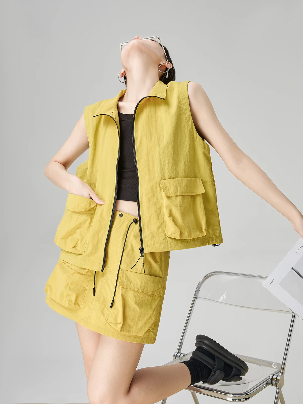 

Желтый рабочий жилет-юбка и спортивный комплект для женщин, лето 2026, новинка, модный костюм-двойка с молнией и отложным воротником