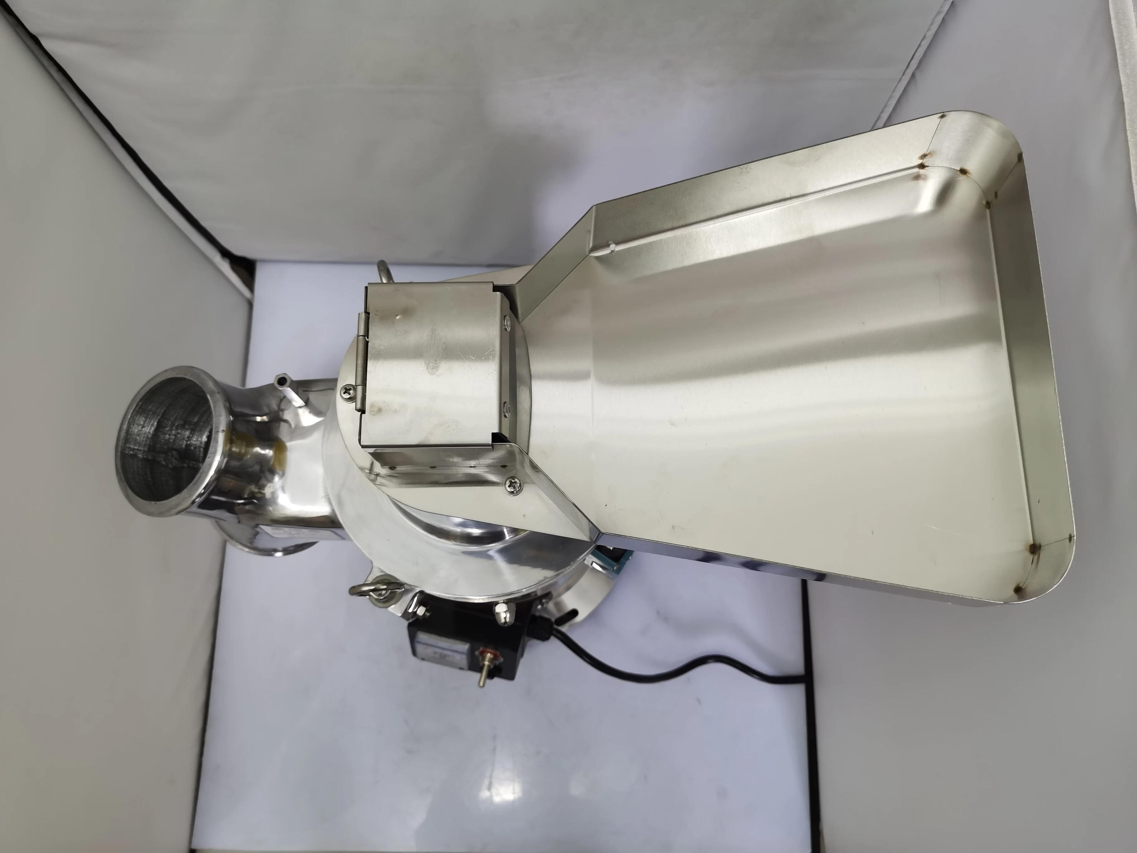 Flow-type ultra-fine grinder, commercial Chinese herbal medicine, food Grinding Machine, inner warehouse 304 stainless steel