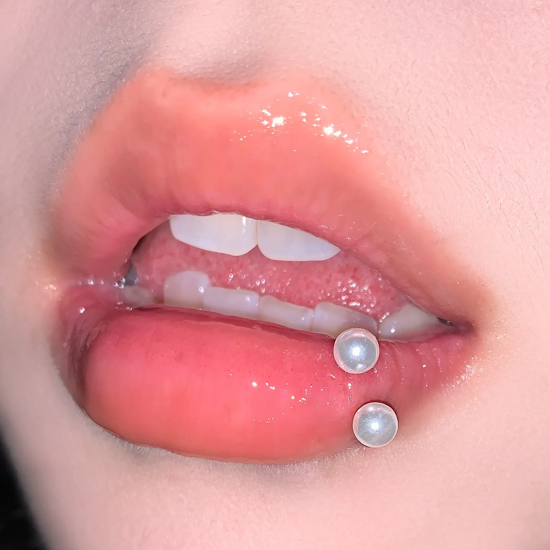 

Personalized and Fashionable Acrylic Pearl Steel Titanium C-shaped Lip Nail Spicy Girl Daily Party Puncture Accessories