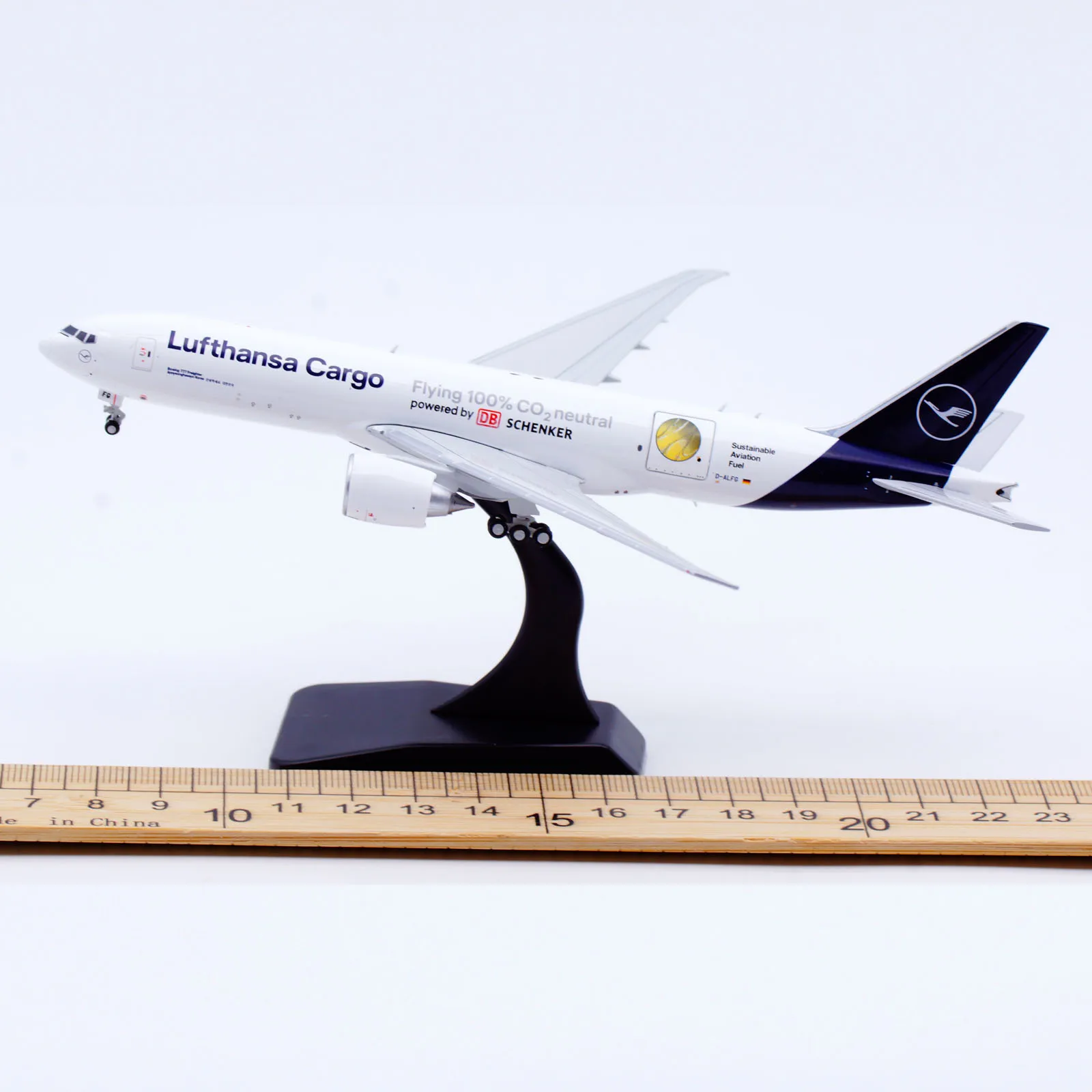 XX40226C Alloy Collectible Plane Gift JC Wings 1:400 Lufthansa Cargo 'Interactive Series' Boeing B777F Diecast Jet Model D-ALFG