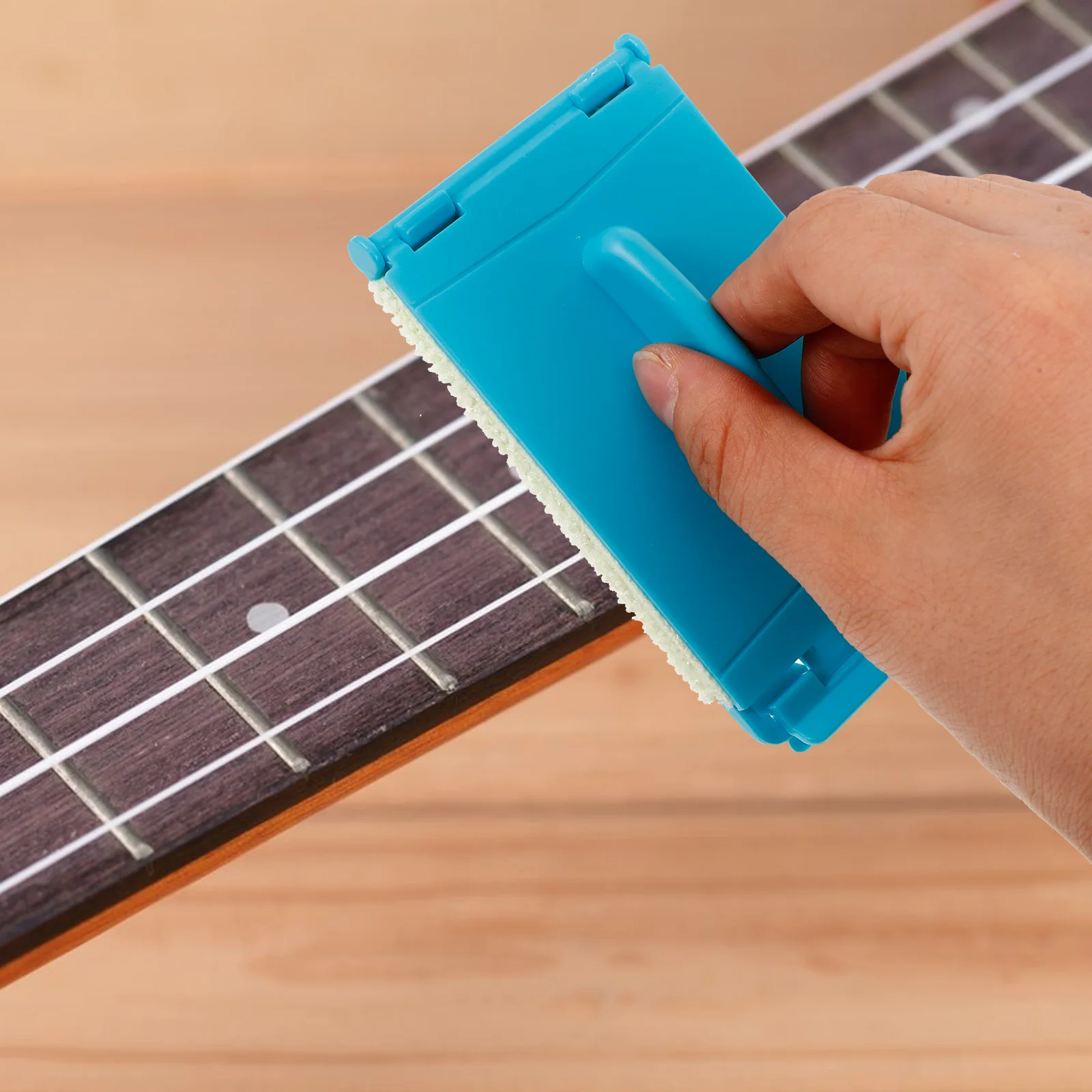 

2pcs Guitar String Cleaner Kit Fretboard Protector Dust Removal Tool For Acoustic Electric Bass Guitars Portable Compact