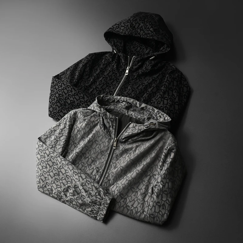 

Корейская тонкая куртка с капюшоном на молнии, высококачественная повседневная и модная тонкая куртка с капюшоном с принтом, мужская приталенная куртка