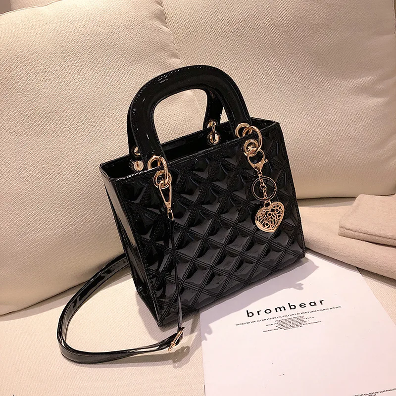 New Ladies Shiny Leather Crossbody Bag Girls Fashion Hundred Shoulder Bag Lattice Ladies Handbag Metal Heart Decoration  PU Mate