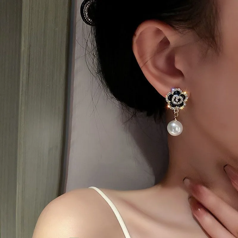 Vintage Black Color Flower Earring For Women Acrylic Crystal Flower Imitation Pearl Stud Earrings Fashion Women Party Jewelry