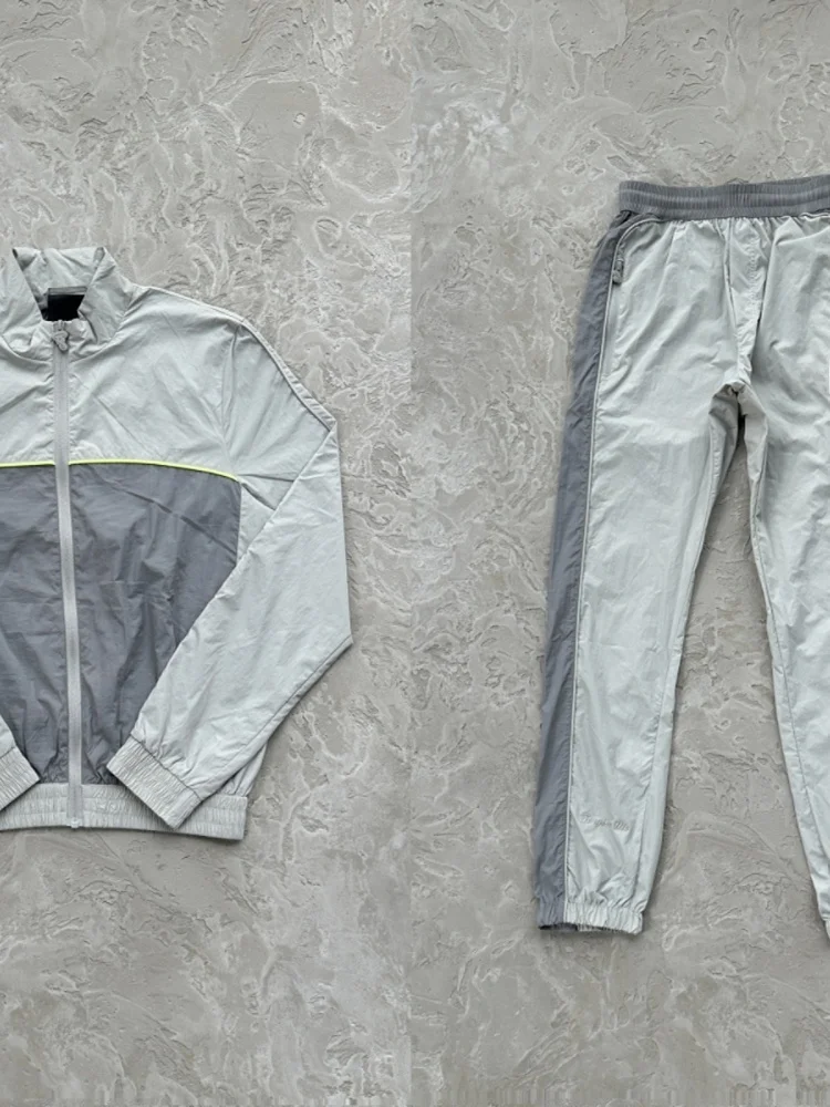 

Syna Drill American Street Hip Hop Embroidered Logo Patched Stand Collar Windbreaker Jaet Casual Pants Set Youth Summer Fas...