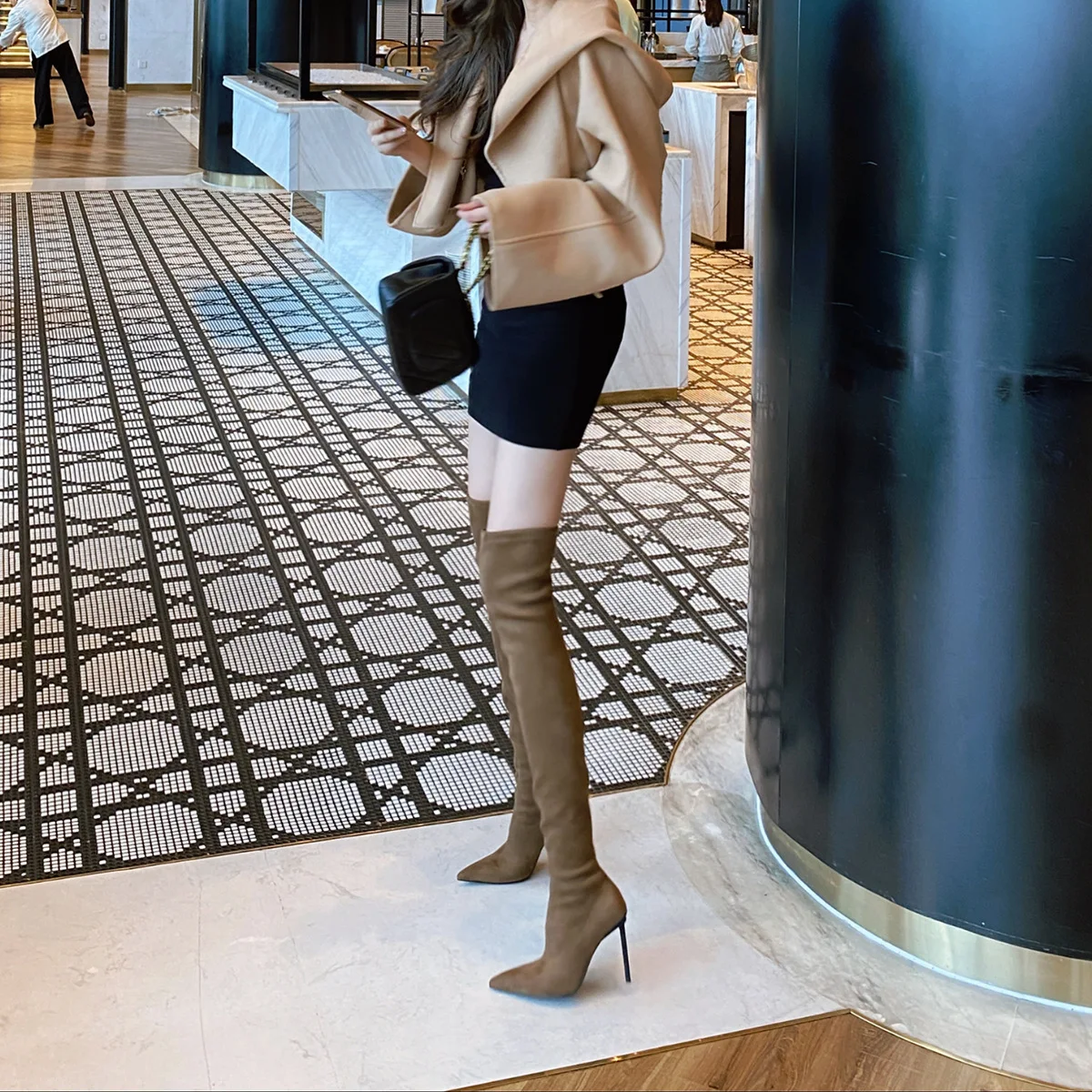 

Модные женские ботфорты на высоком каблуке с острым носком, осенне-зимние, эластичные, облегающие, в корейском стиле, с бархатной поверхностью