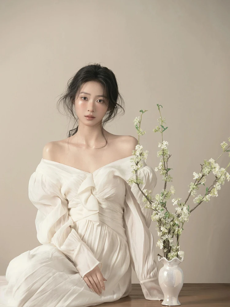 

Gentle Style Studio New Arrival Summer 2025 Art Photography Cold Tone Girl Dress Traditional Chinese Ethnic Stage Costume