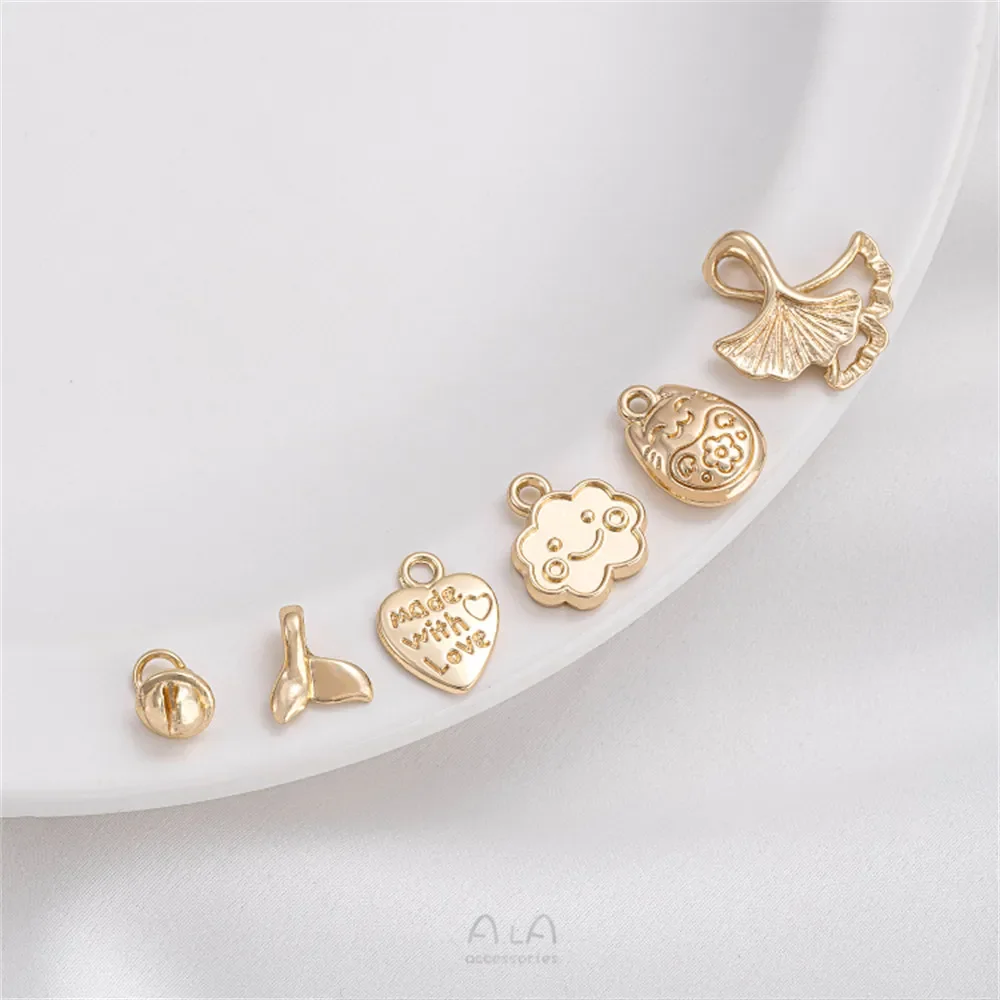 14K goudkleurig messing Lucky Cat hanger Cloud Fish Tail abrikozenblad bel en Engels perzik hart voor doe-het-zelf handgemaakte sieraden