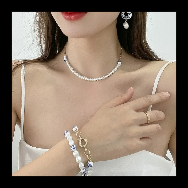 التصميم الأصلي سلسلة الخزف الأزرق والأبيض مطرز السيراميك اللؤلؤ الإناث البولكا نقطة المينا