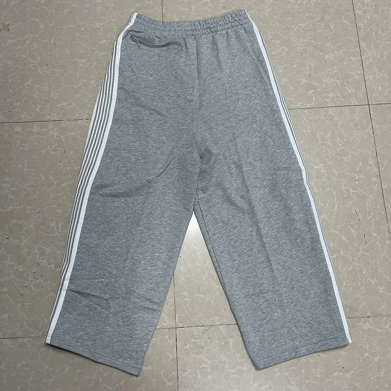 25SS فراشة التطريز AWGE بنطال ذو قصة أرجل واسعة الرجال النساء رمادي القطن الخالص المتضخم Sweatpants مخطط