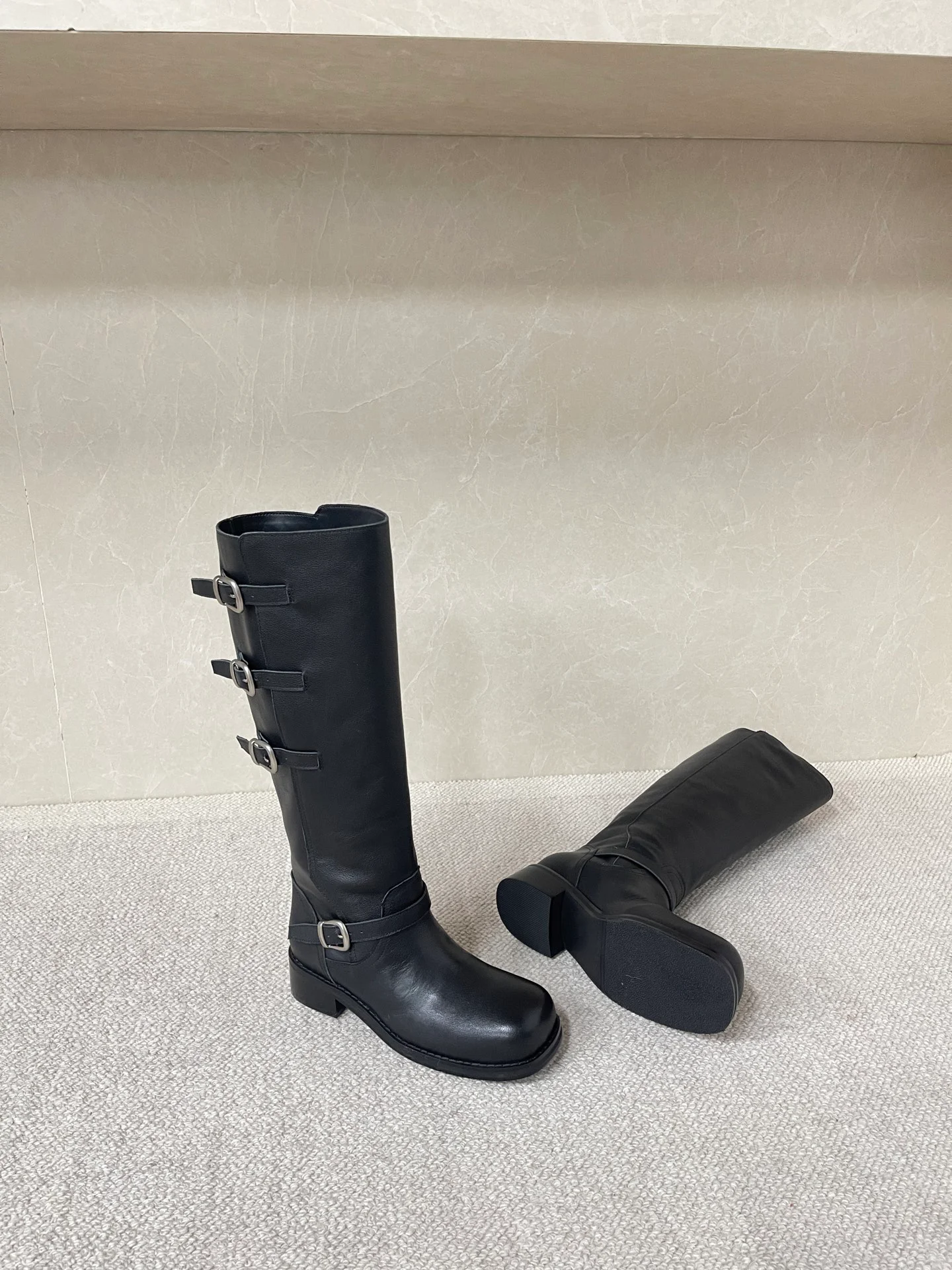 

2025 new women's high top boots, made of cowhide fabric and leather lining, with high-end texture, sizes 35-41