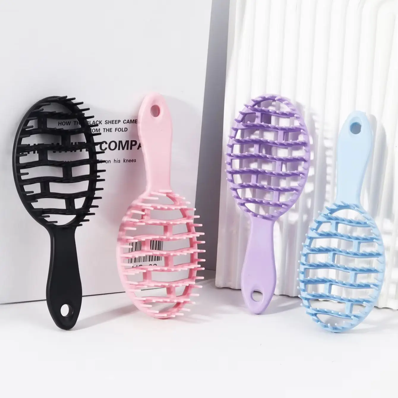 

Portable small hollow comb, scalp massage brush, durable plastic ABS,sturdy structure, suitable for all hairstyles