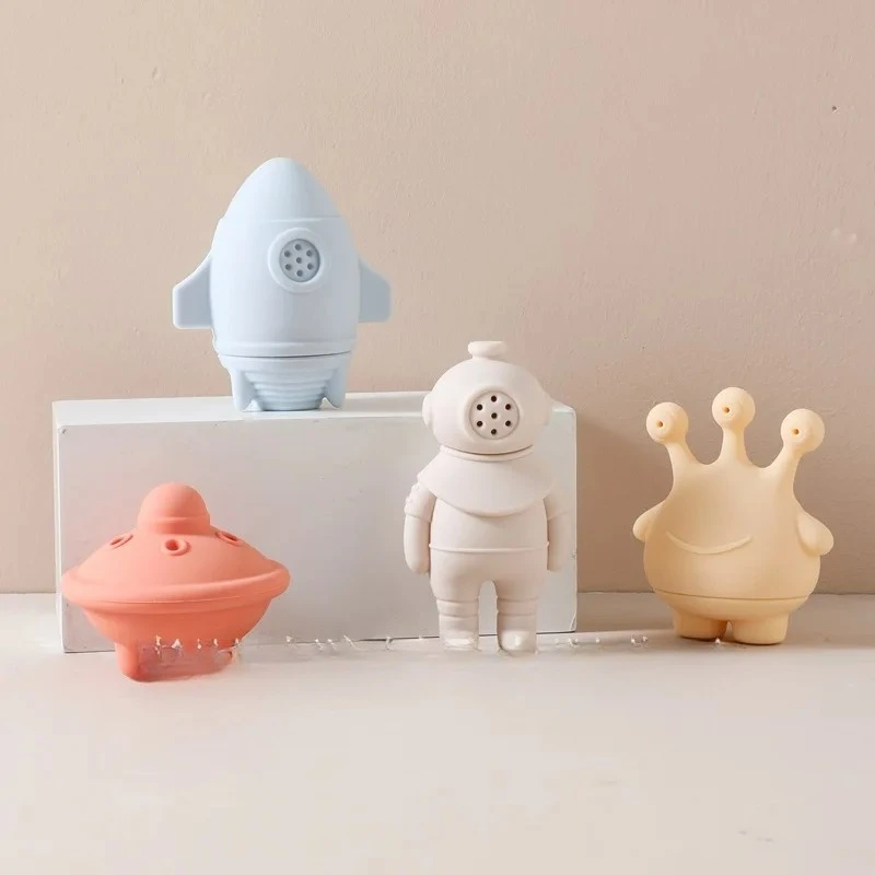 لعبة حمام الأطفال الجديدة المصنوعة من السيليكون للطعام على شكل مساحة، لعبة مهدئة للاستحمام الممتع