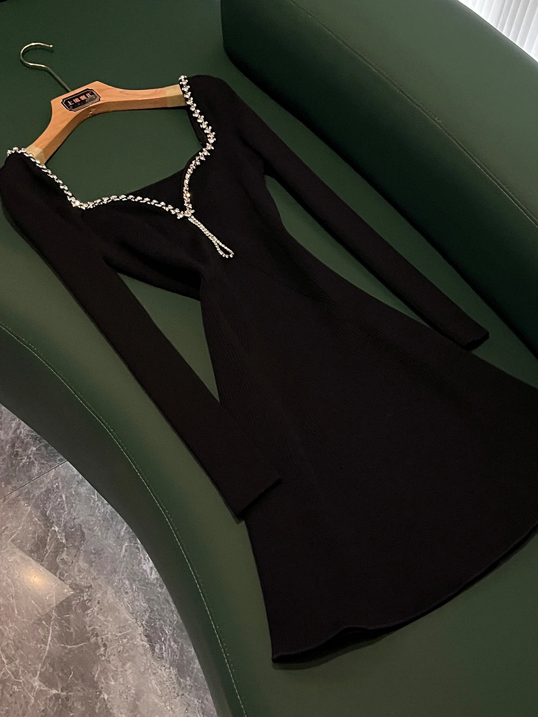 

Элегантный облегающий длинный жилет с квадратным вырезом, украшенный стразами, из бархатной ткани, для повседневной носки...