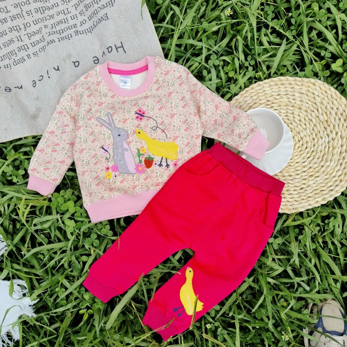 

2024 Spring/Autumn New Girls' Casual Set: Pink Set Floral Cartoon Little Rabbit Long Sleeve Top + Long Pants 2-Piece Ensemble