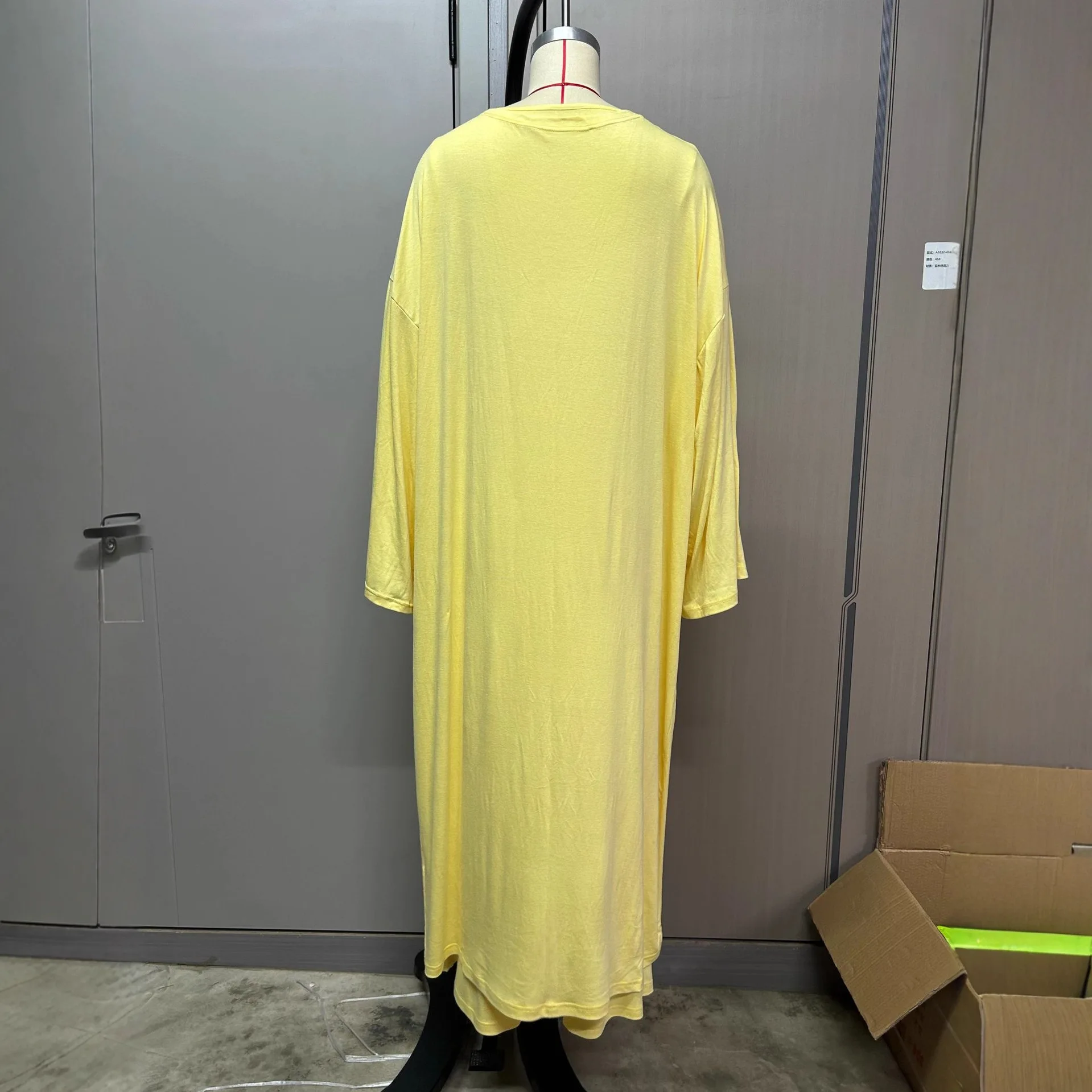 

Новинка осени 2025 года, желтый свободный топ с длинными рукавами, широкие брюки, халат, пальто, комплект из трех предметов, женский повседневный модный костюм